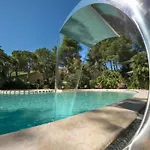 Διαμέρισμα With Swimming Pool Near The Sea *